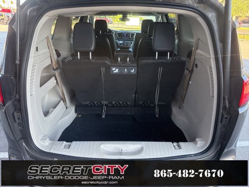 Used 2017 Chrysler Pacifica Touring-L image 16