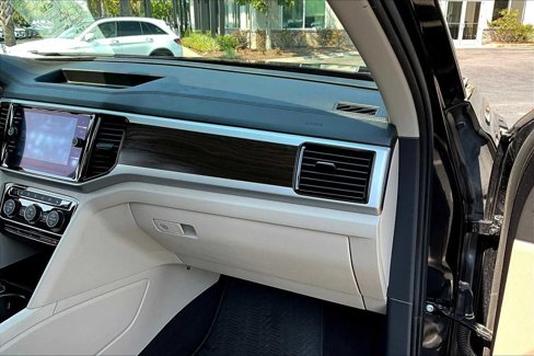 Used 2022 Volkswagen Atlas SE w/ Black Wheel Package image 17