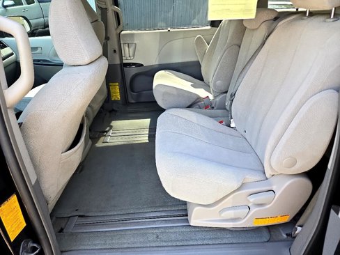 Used 2014 Toyota Sienna LE image 11