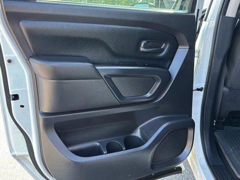 Used 2017 Nissan Titan S image 15