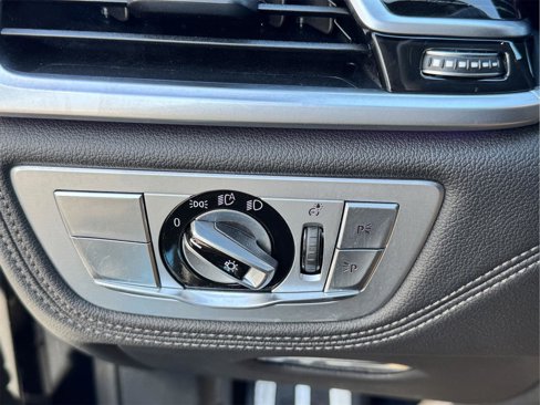 Used 2022 BMW 750i xDrive w/ Executive Package image 53