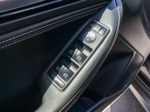 Used 2018 INFINITI QX30 AWD image 18