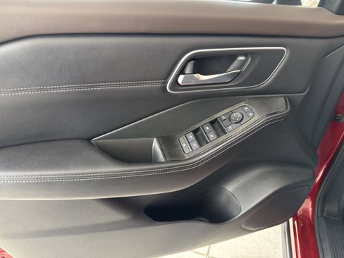 Used 2021 Nissan Rogue SV w/ Premium Package image 24