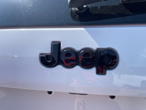 Used 2023 Jeep Cherokee Altitude Lux image 12