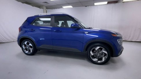 Used 2022 Hyundai Venue Limited image 23