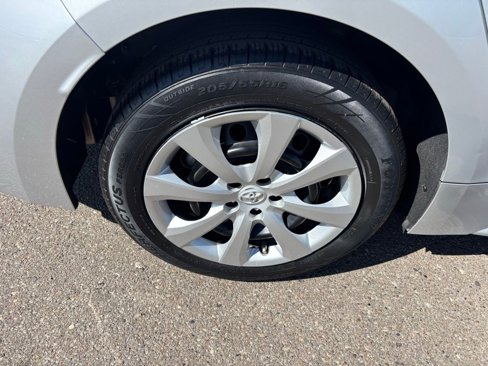 Used 2022 Toyota Corolla LE image 5