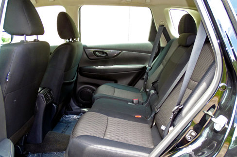 Used 2020 Nissan Rogue S image 14
