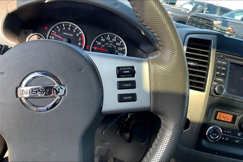 Used 2013 Nissan Frontier SL w/ Moonroof Pkg image 15