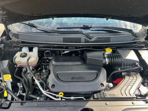Used 2022 Chrysler Voyager LX image 18
