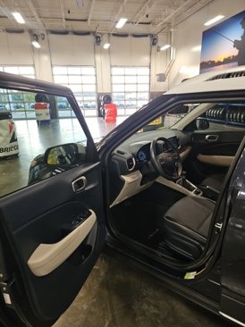 Used 2021 Hyundai Venue image 10
