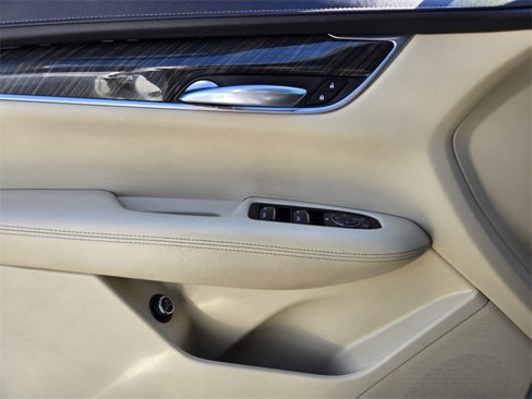 Used 2017 Cadillac XT5 FWD image 19