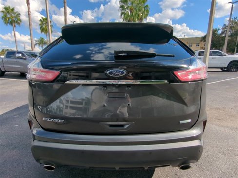 Used 2020 Ford Edge SE image 6