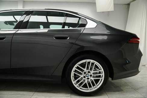Used 2024 BMW 530i xDrive w/ Premium Package image 19