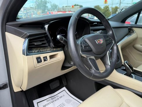 Used 2017 Cadillac XT5 FWD image 12