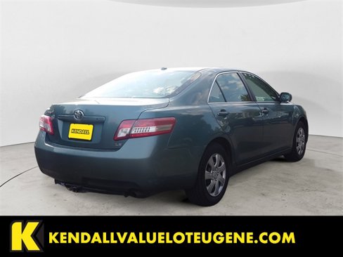 Used 2010 Toyota Camry LE image 5