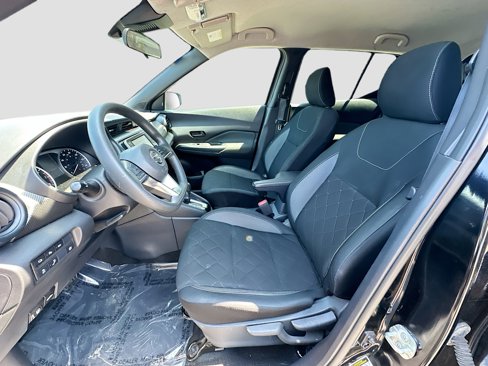 Used 2020 Nissan Kicks S image 19