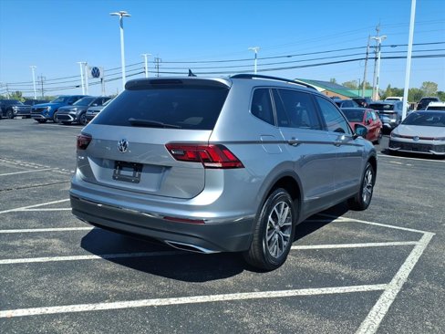Used 2020 Volkswagen Tiguan SE w/ Panoramic Sunroof Package image 7