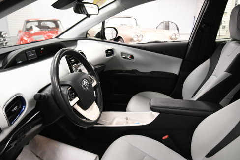 Used 2016 Toyota Prius Three Touring image 18