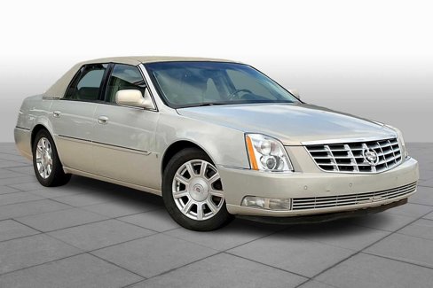 Used 2008 Cadillac DTS w/ Trunk Convenience Package image 2