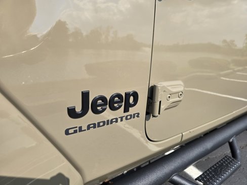 Used 2020 Jeep Gladiator Sport w/ Quick Order Package 24S image 14