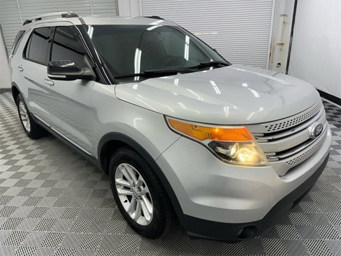 Used 2014 Ford Explorer XLT w/ Equipment Group 202A image 7