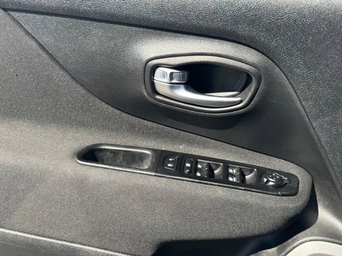 Certified 2021 Jeep Renegade Latitude image 13