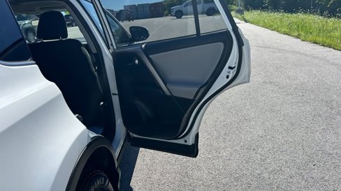 Used 2018 Toyota RAV4 XLE image 29