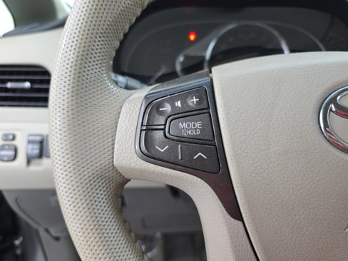 Used 2014 Toyota Sienna XLE image 18
