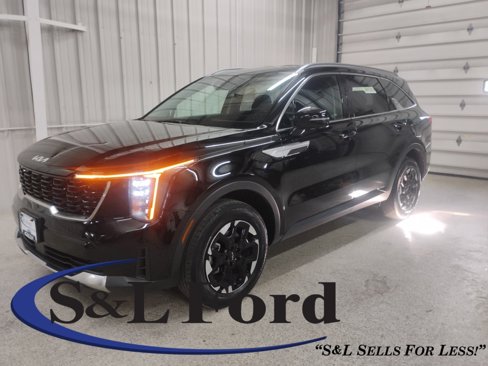Used 2024 Kia Sorento S image 1