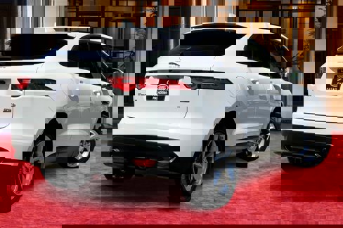 Used 2018 Jaguar F-PACE Premium image 12