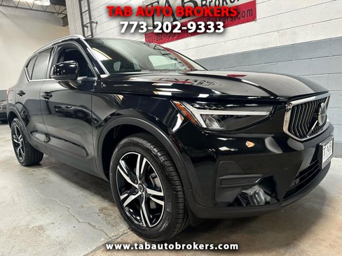 Used 2024 Volvo XC40 B5 Core w/ Climate Package image 1