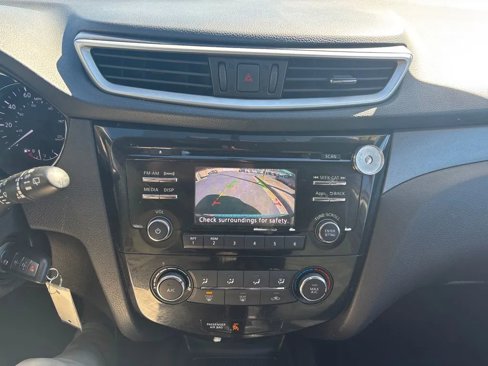 Used 2015 Nissan Rogue S w/ S Family Package image 17