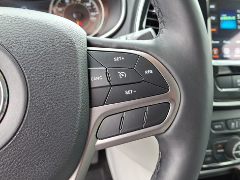 Used 2019 Jeep Cherokee Limited image 23