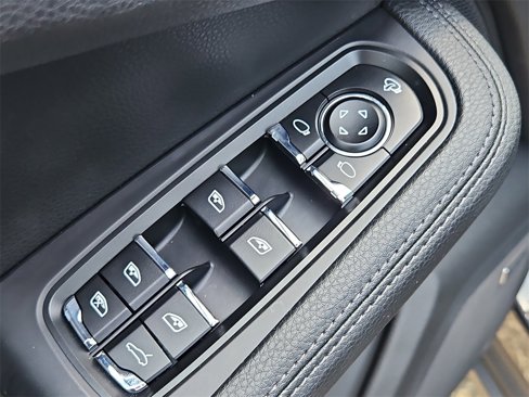 Used 2024 Porsche Macan image 30