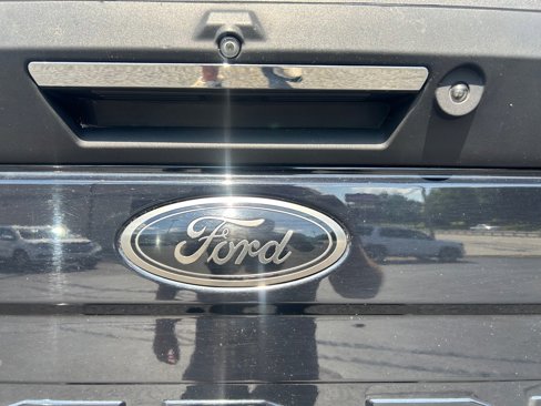 Used 2021 Ford F350 Lariat image 15
