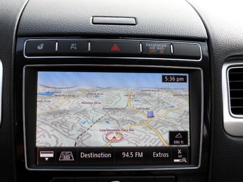 Used 2016 Volkswagen Touareg Sport image 46