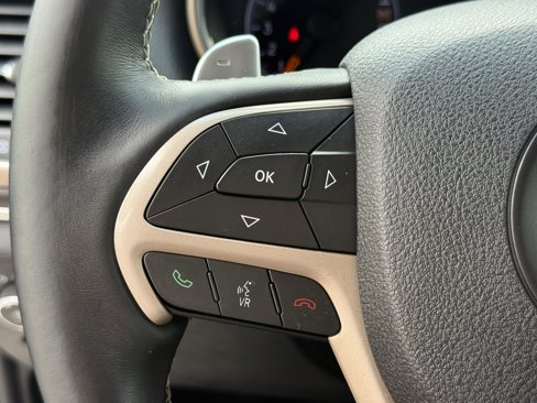 Used 2017 Jeep Grand Cherokee Limited image 16