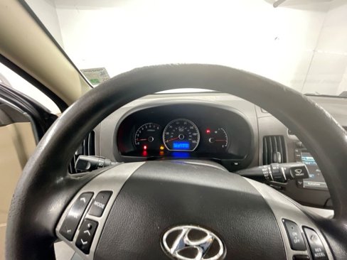 Used 2010 Hyundai Elantra GLS image 11