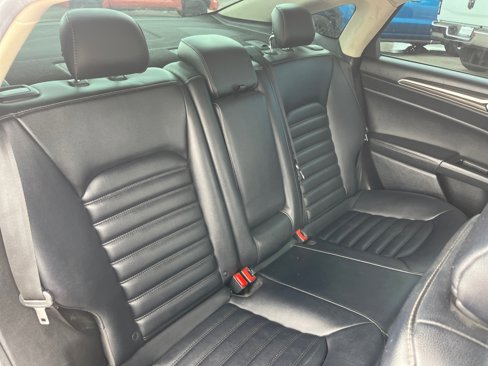 Used 2019 Ford Fusion SEL image 18