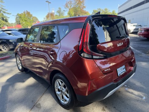 Used 2023 Kia Soul LX w/ LX Technology Package image 9