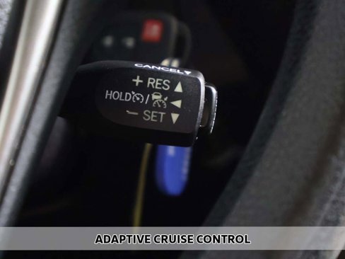 Used 2017 Toyota RAV4 LE image 3