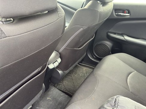 Used 2019 Toyota Prius LE image 10
