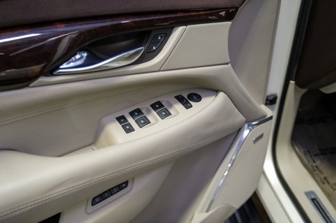 Used 2015 Cadillac Escalade Premium image 34