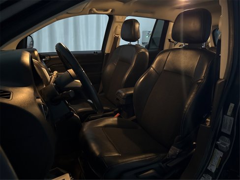 Used 2016 Jeep Compass Latitude image 31