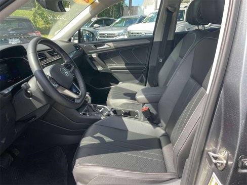 Used 2022 Volkswagen Tiguan SE w/ Panoramic Sunroof Package image 15