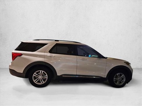 Used 2020 Ford Explorer XLT w/ Equipment Group 202A image 4