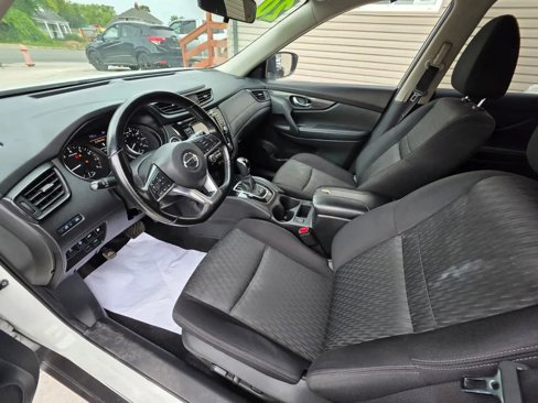 Used 2020 Nissan Rogue SV image 15