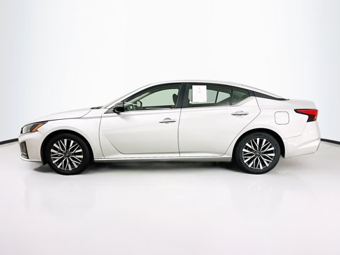 Used 2024 Nissan Altima 2.5 SV image 4