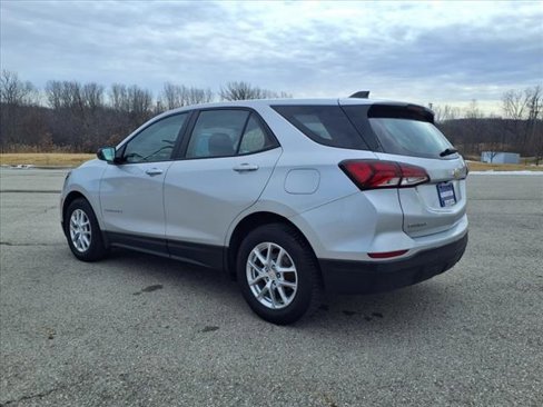 Used 2022 Chevrolet Equinox LS w/ Driver Confidence II Package image 4