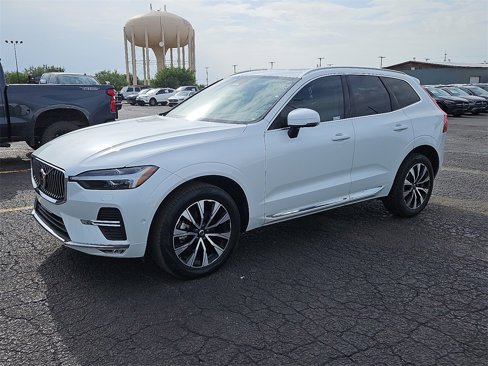 Used 2023 Volvo XC60 B5 Plus w/ Climate Package image 2